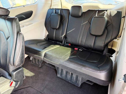 2017 Chrysler Pacifica Touring-L