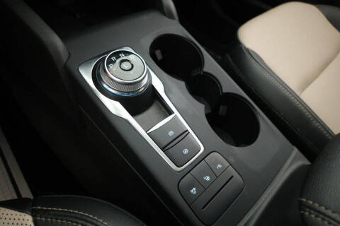 2022 Ford Escape Hybrid Titanium