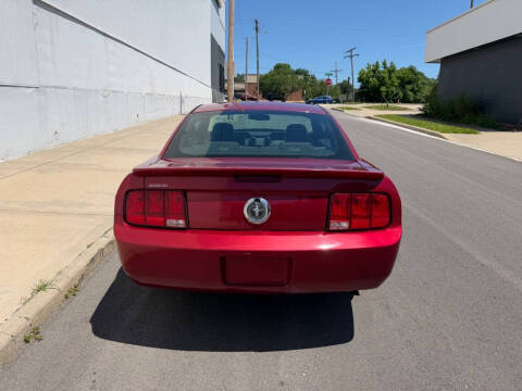 2007 Ford Mustang V6 Deluxe