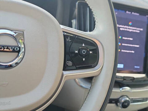 2025 Volvo XC60 B5 Ultra Dark Theme