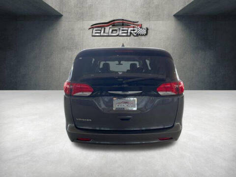 2022 Chrysler Voyager LX