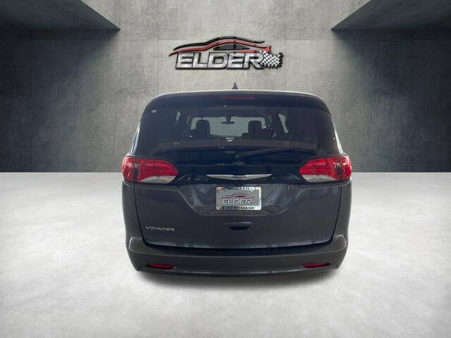 2022 Chrysler Voyager LX