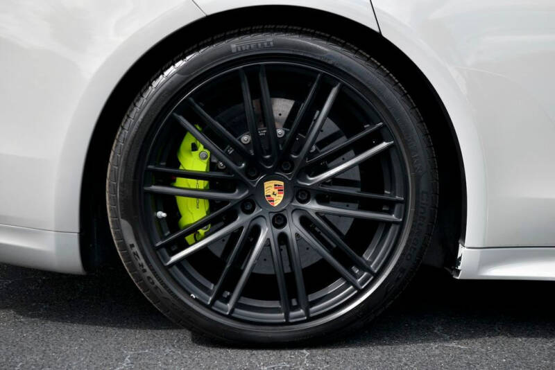 2018 Porsche Panamera Turbo S E-Hybrid