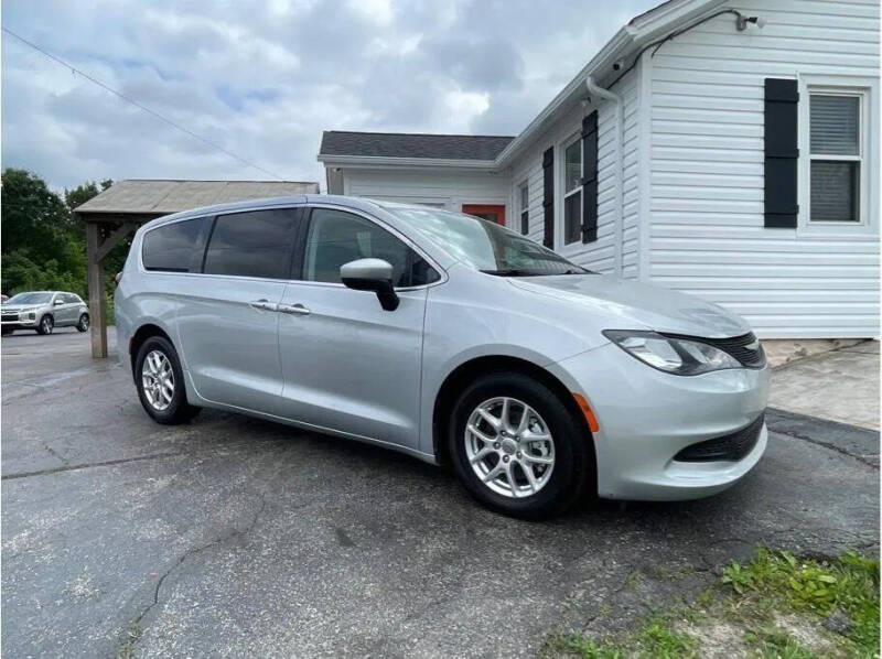 2022 Chrysler Voyager LX