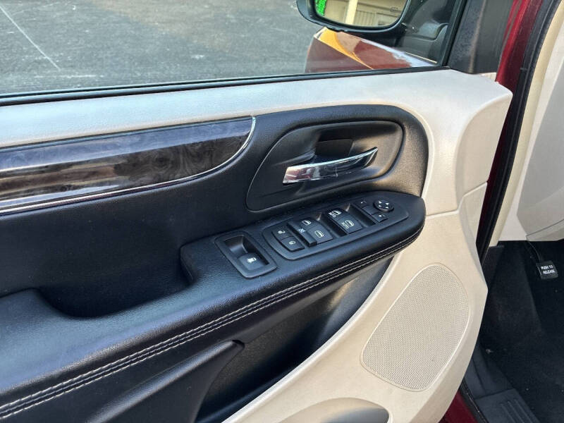 2016 Chrysler Town and Country Touring