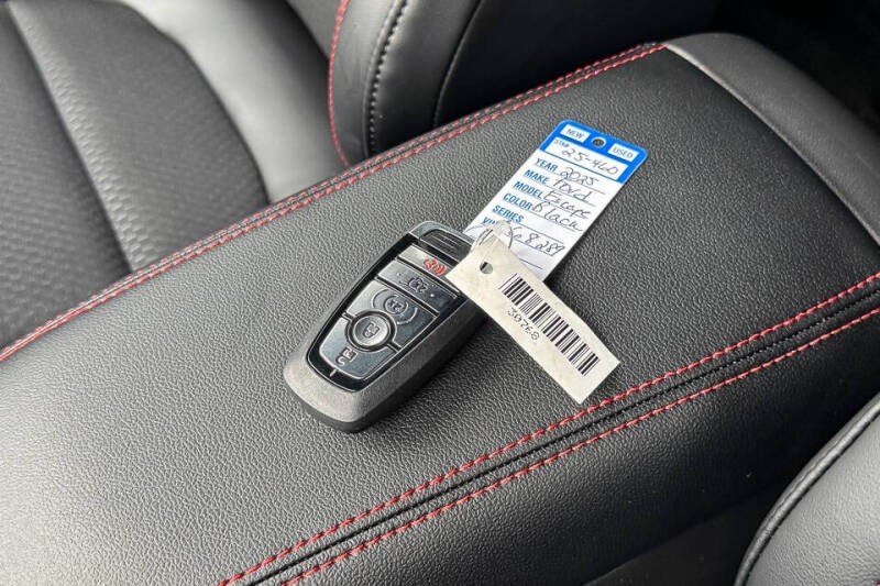 2025 Ford Escape ST-Line Select