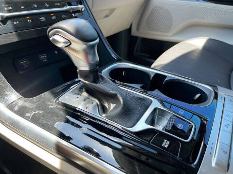 2024 Kia Carnival EX