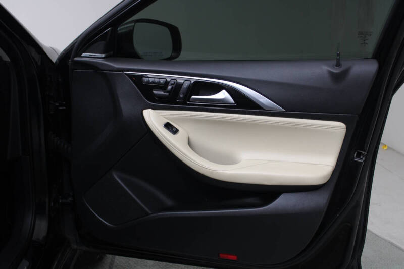 2017 Infiniti QX30 Premium