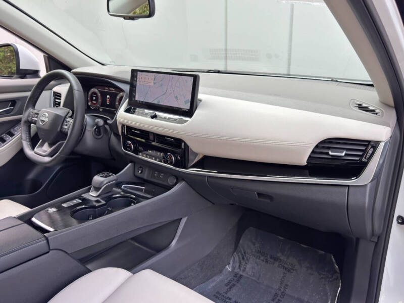 2025 Nissan Rogue SL