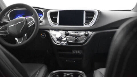 2025 Chrysler Voyager LX