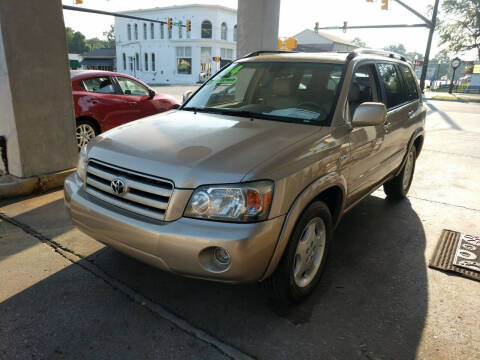 2004 Toyota Highlander for sale at ROBINSON AUTO BROKERS in Dallas NC