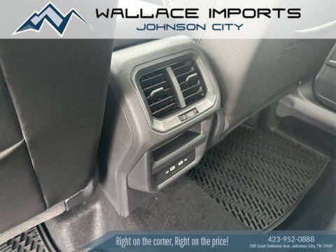 2026 Volkswagen Taos SE Black 4Motion