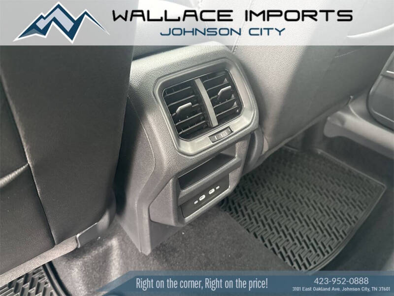 2026 Volkswagen Taos SE Black 4Motion