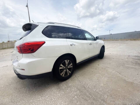 2017 Nissan Pathfinder SL