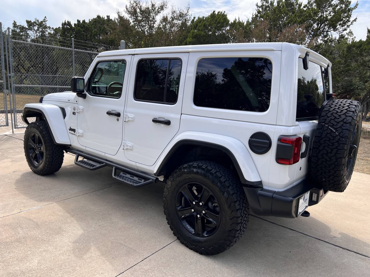 Used Car 2019 Jeep Wrangler Unlimited  Sahara Altitude 4x4 4dr Suv For Sale Under $30,000 In Austin, Texas