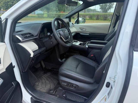 2025 Toyota Sienna Platinum 7-Passenger