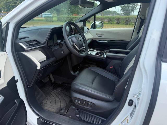 2025 Toyota Sienna Platinum 7-Passenger