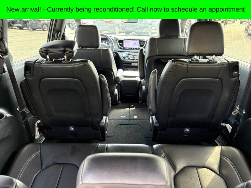 2025 Chrysler Pacifica Select