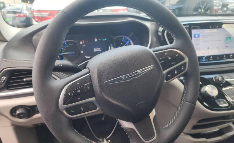2024 Chrysler Pacifica Plug-In Hybrid Select