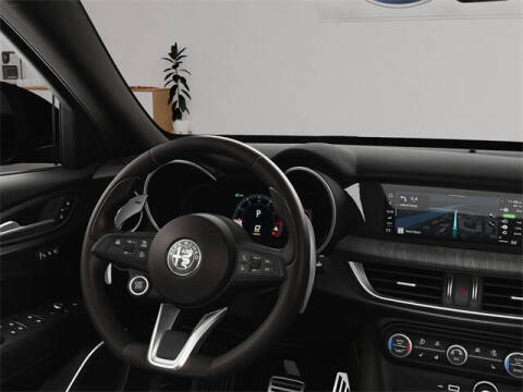 2025 Alfa Romeo Stelvio Intensa