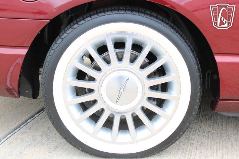 2004 Ford Thunderbird Deluxe