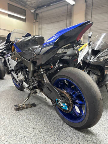 2015 Yamaha YZF-R1