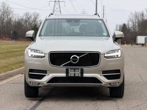 2016 Volvo XC90 T6 Momentum