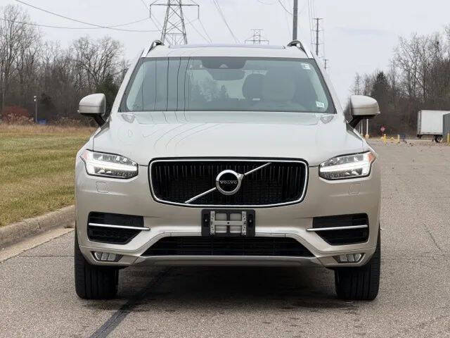 2016 Volvo XC90 T6 Momentum
