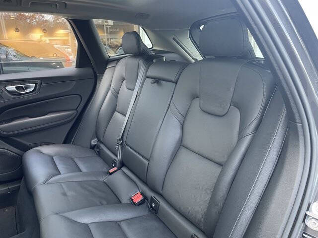 2025 Volvo XC60 B5 Plus Dark Theme