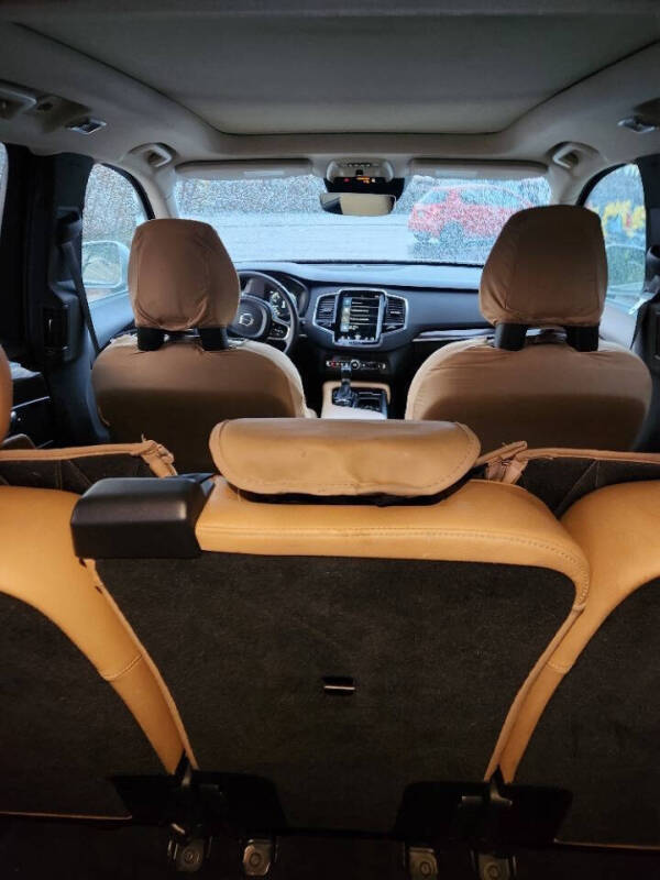 2016 Volvo XC90 T6 Momentum