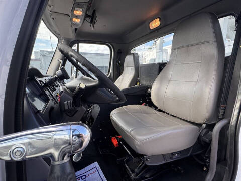 2018 Freightliner M2 106