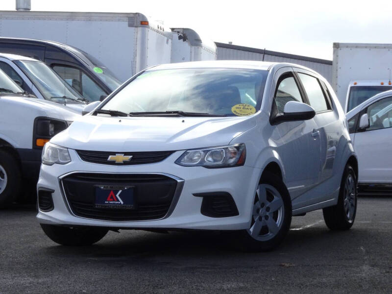 2017 Chevrolet Sonic null photo 5