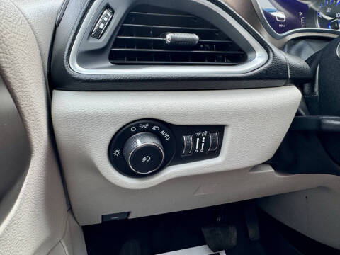 2017 Chrysler Pacifica Touring-L Plus