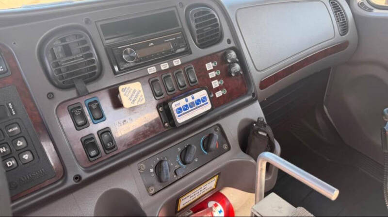 2015 Freightliner M2 106