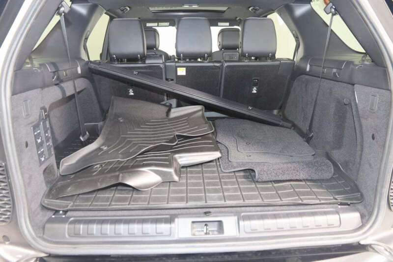 2023 Land Rover Discovery P360 S R-Dynamic