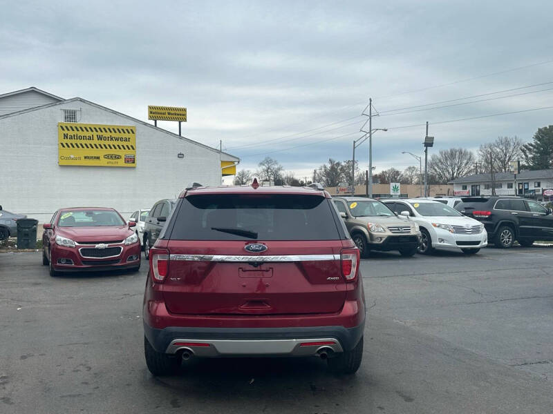 2016 Ford Explorer XLT photo 4