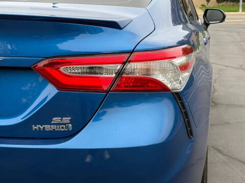 2020 Toyota Camry Hybrid SE