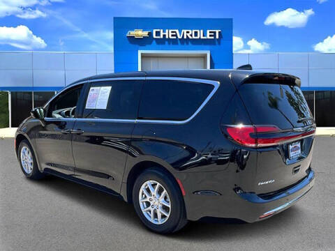 2025 Chrysler Pacifica Select