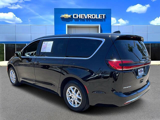 2025 Chrysler Pacifica Select