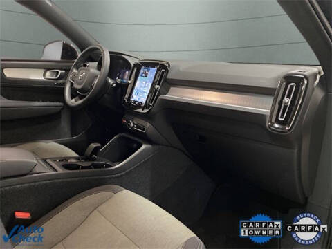 2025 Volvo XC40 B5 Core Bright Theme