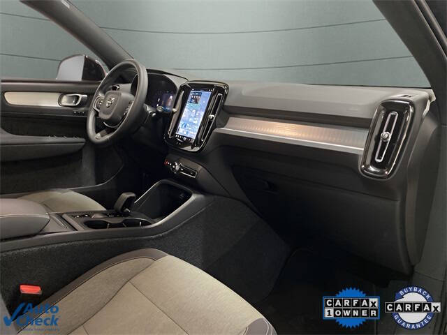2025 Volvo XC40 B5 Core Bright Theme