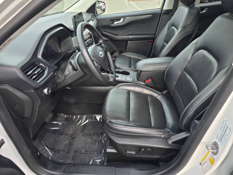 2022 Ford Escape Titanium