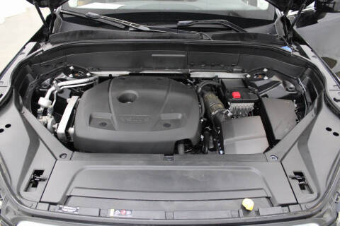 2022 Volvo XC90 T6 Momentum 6-Passenger