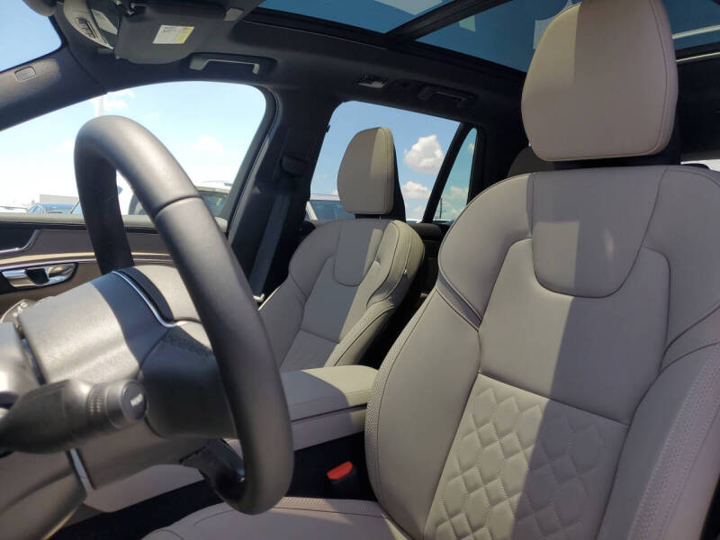 2025 Volvo XC90 B6 Plus Bright Theme 7P