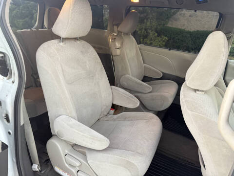 2015 Toyota Sienna LE 8-Passenger