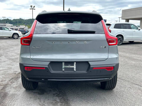 2026 Volvo XC40 B5 Plus