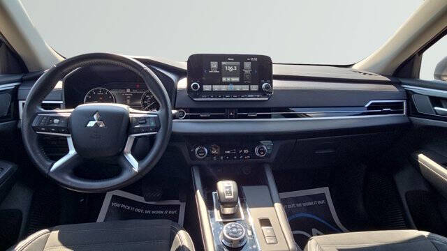 2023 Mitsubishi Outlander SE