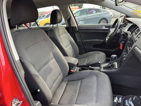 2019 Volkswagen Golf SE