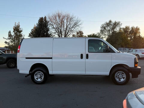 2022 Chevrolet Express 2500