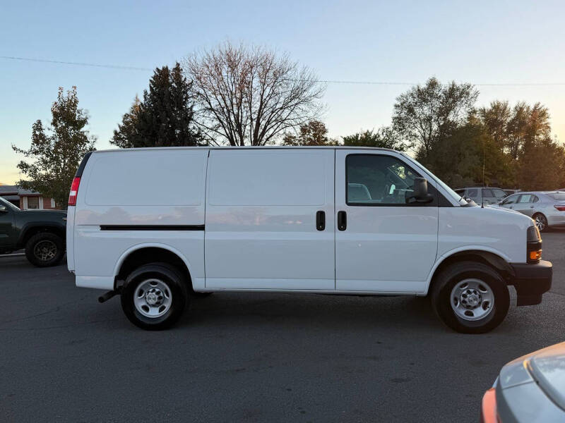 2022 Chevrolet Express 2500